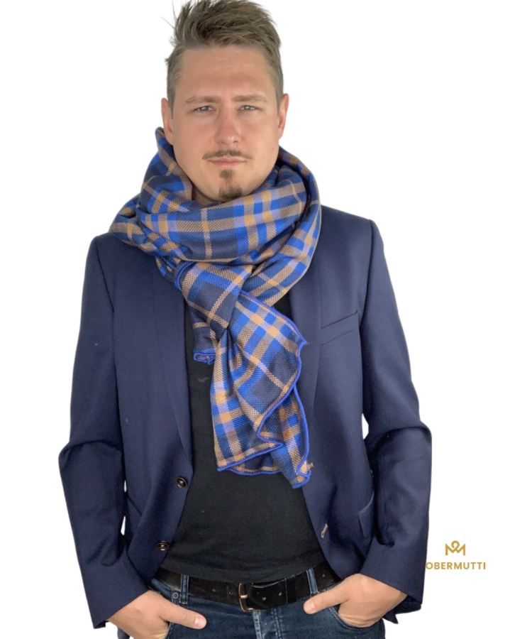 Schal aus Seide in den Farben Kobaltblau und Braun Karomuster